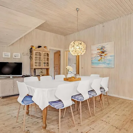 Holiday home 5 Bedroom In Romo
