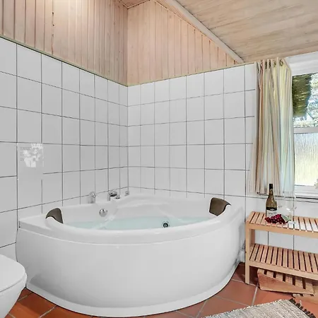 Holiday home 5 Bedroom In Romo *