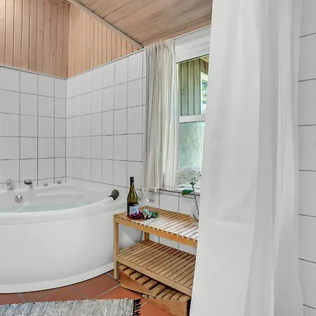 Holiday home 5 Bedroom In Romo *