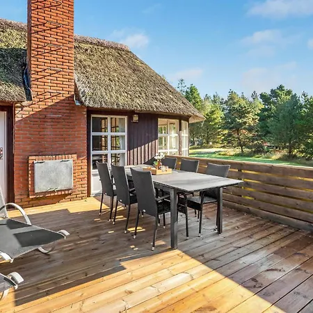 5 Bedroom In Romo *