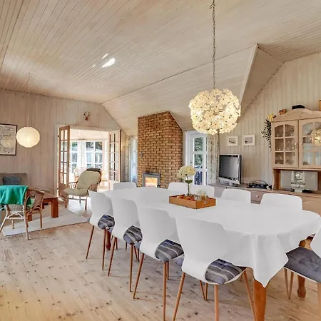 Holiday home 5 Bedroom In Romo