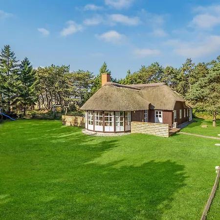 Holiday home 5 Bedroom In Romo *
